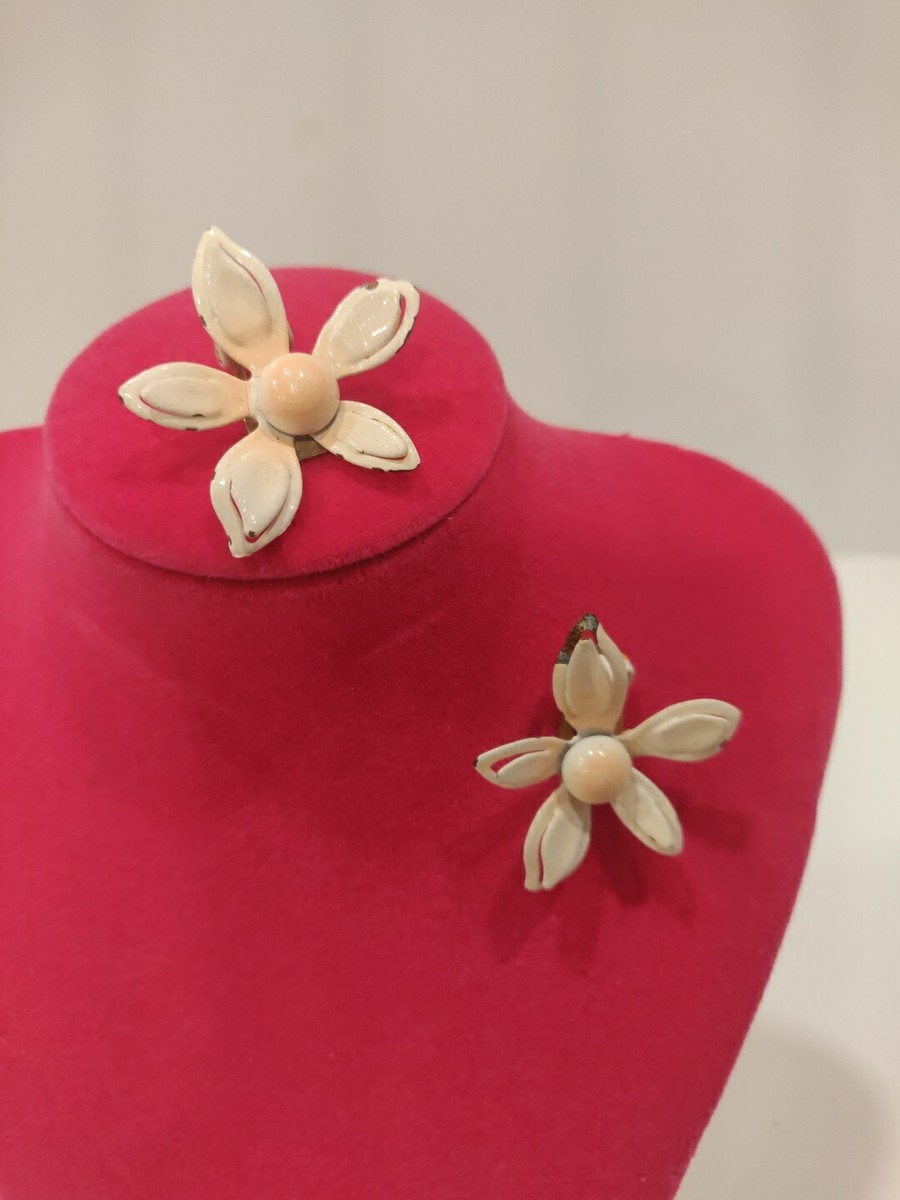 Five Petal Daisy Enamel Clip-on Earrings Vintage 1.5 Inches