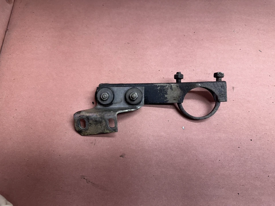 Soporte de soporte de escape BMW 2002 1502-2002tii M10 OEM 93 k millas Foto 2 de 3