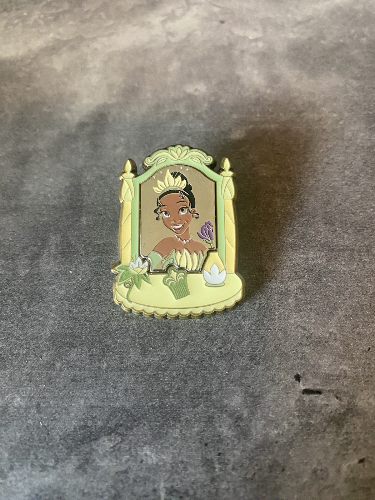 Loungefly Disney Princess Vanity Pin - Princess and the Frog - Tiana