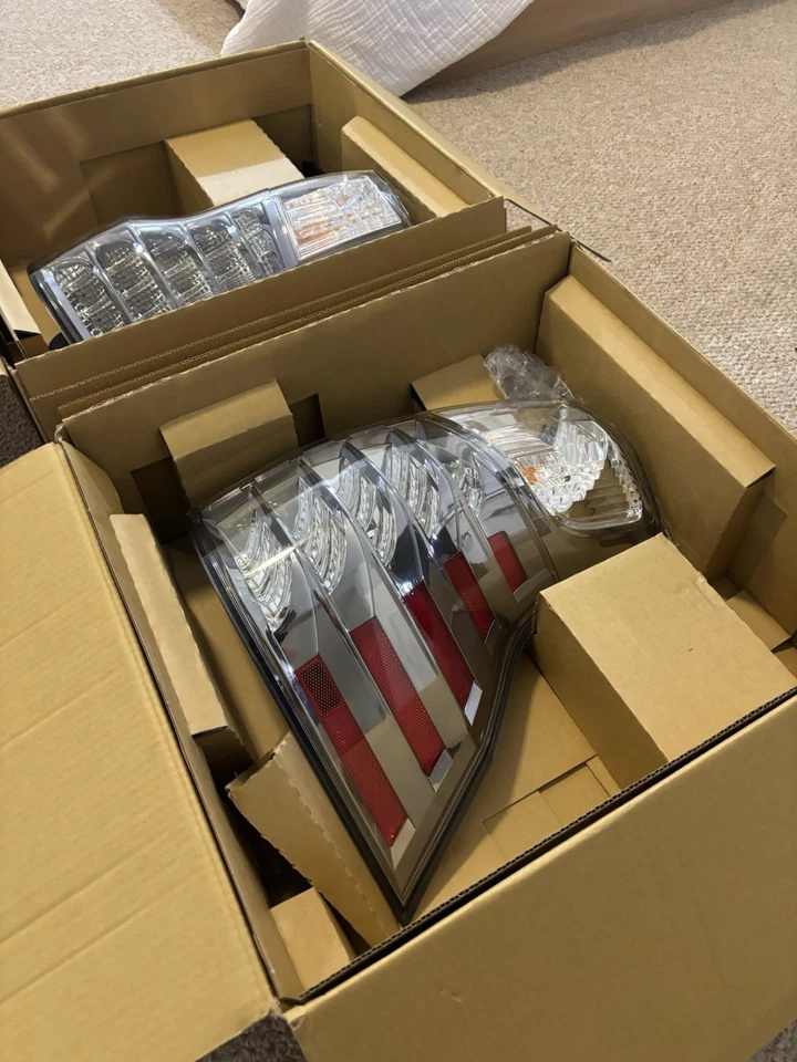 Juego de pares de luces traseras izquierda y derecha Lexus GX460 2023 certificado OEM Foto 4 de 4