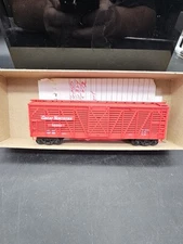 Accurail HO Train Car G.N. 40' Wood Stock Car  Red