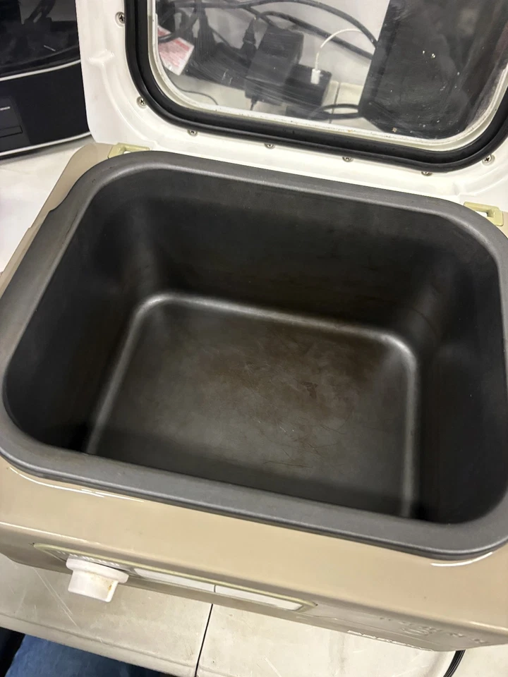 Olla de cocción lenta eléctrica portátil Presto 8qt Nomad con tapa de bloqueo, USADA Foto 2 de 4