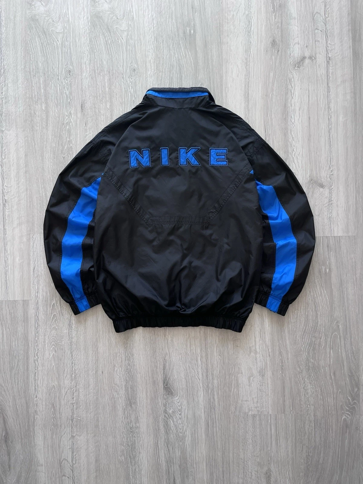 Vintage Nike 90’s Nylon TrackJacket Windbreaker Big Nike Embroidered Logo Swoosh