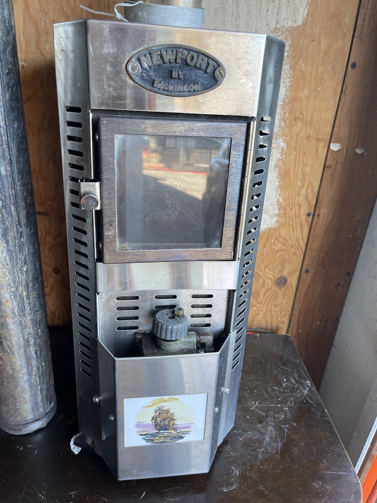 Dickinson Solid fuel Heater Newport Model – CDE