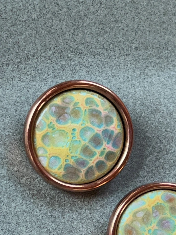 Esmalte manchado verde y amarillo firmado por Renoir Matisse de colección en cobre macizo rojo Foto 2 de 4