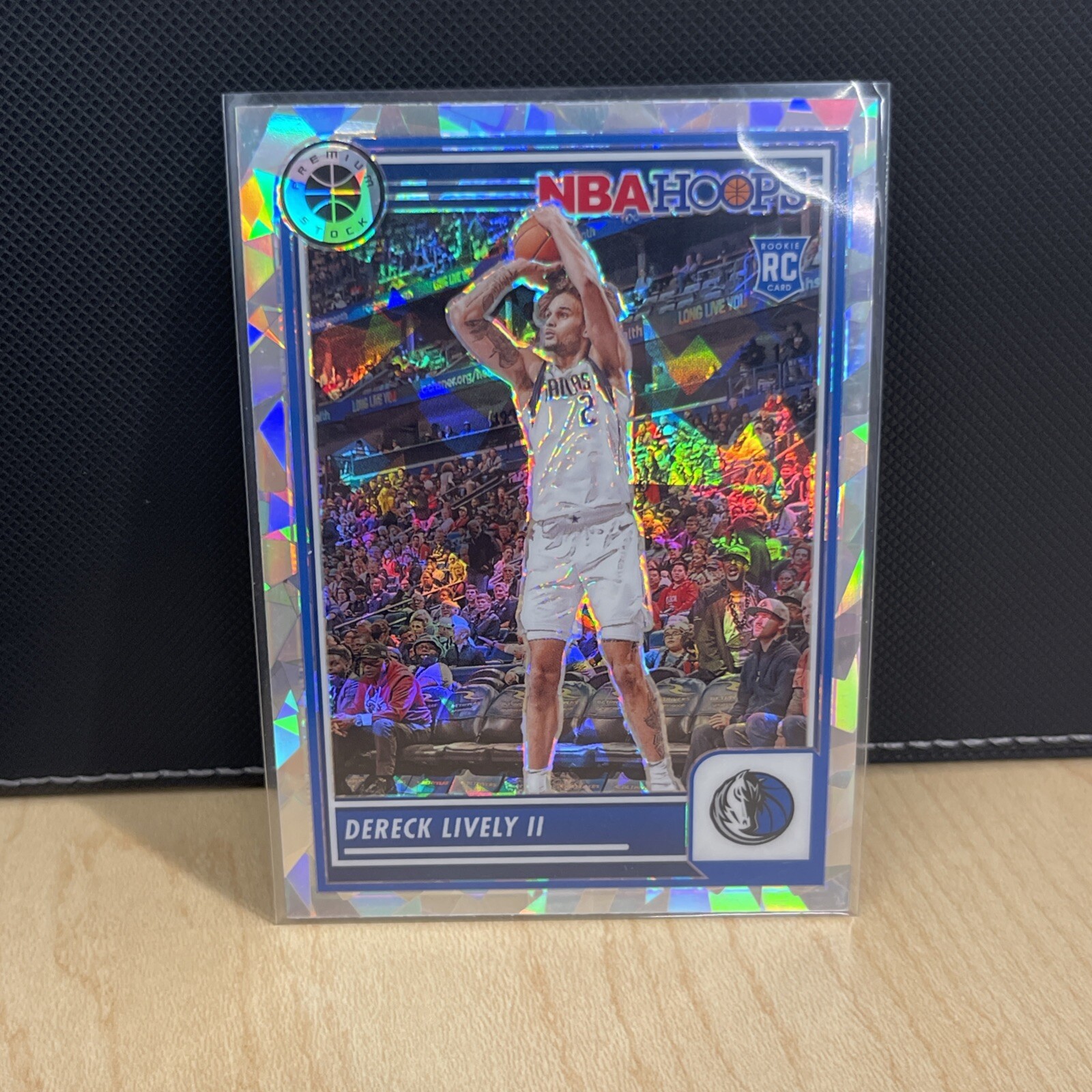 2023-24 Panini NBA Hoops Premium Stock - #253 Cracked Ice Dereck Lively (RC)