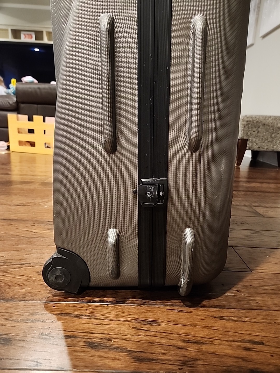 DATREK Hard Shell + Wheeled / Rolling Golf Club Travel Case TSA