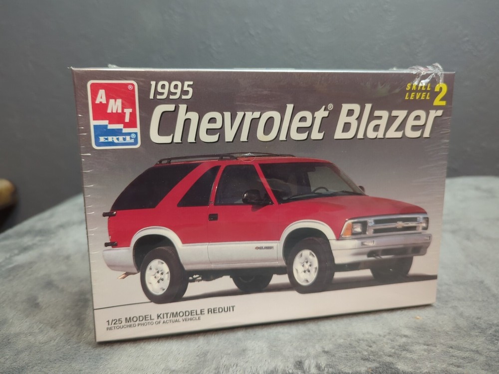 AMT ERTL 1995 Chevrolet Blazer 1:25 Scale Model Kit #8978 * New Other* Read🔥