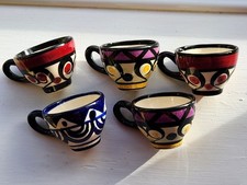 Vintage 60er Jahre - 5 x St Jean de Bretagne bunte Steingut Tassen 1056