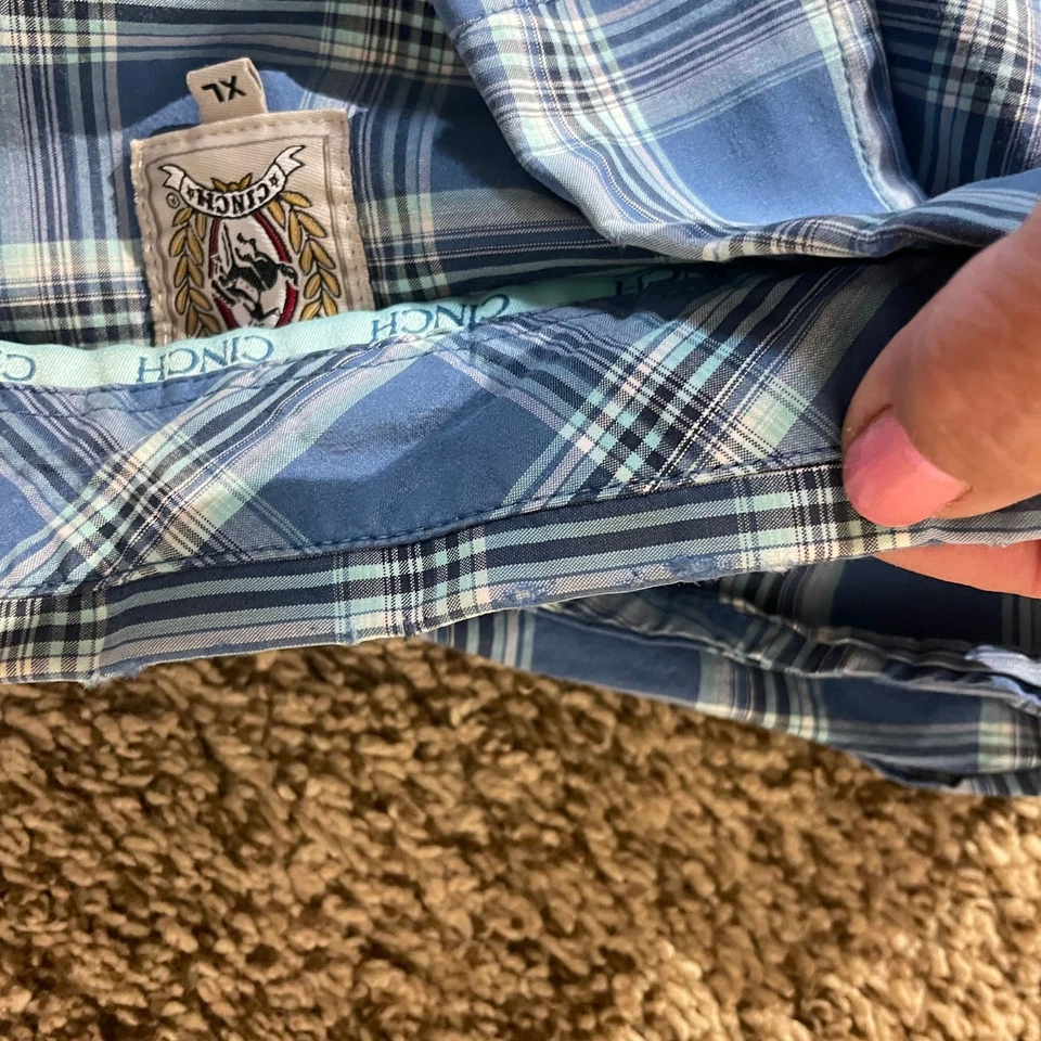 Camisa grande occidental de manga corta a cuadros azul blanco Cinch para hombre Foto 3 de 3