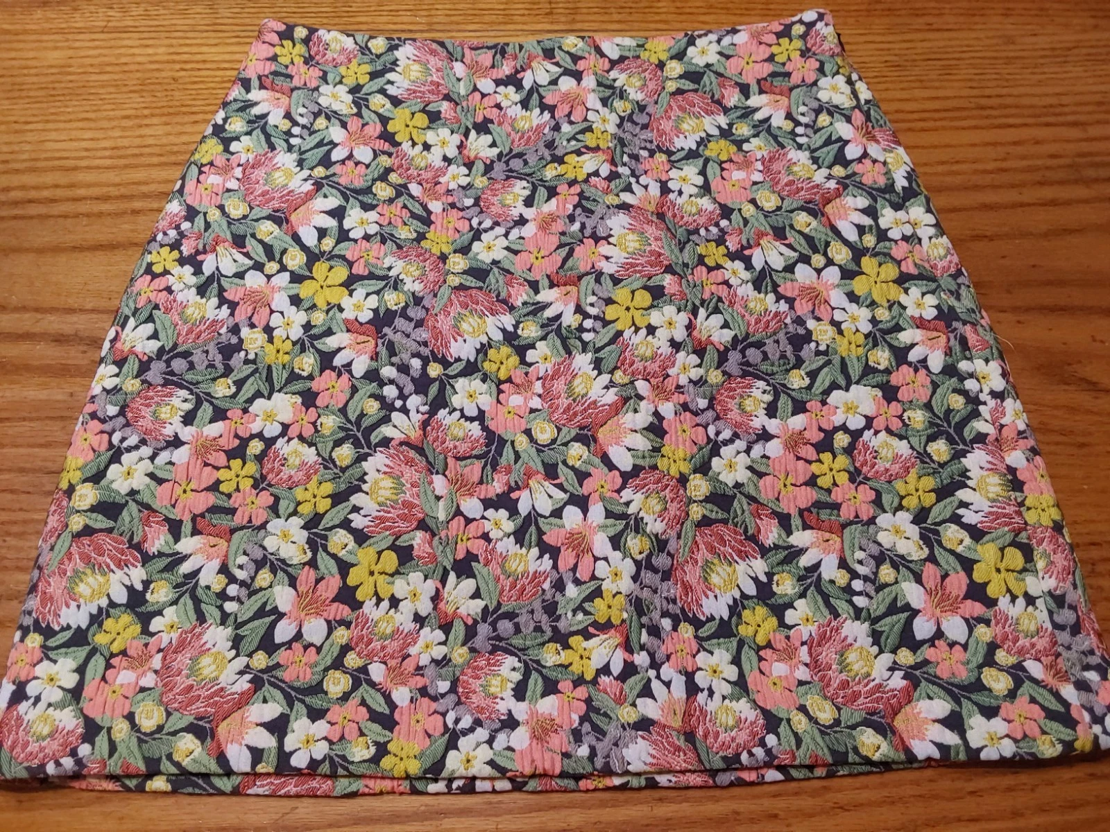 Loft Skirt Cotton Embroidered Flowers A Line Side Zip Up Size 6 Mid Thigh