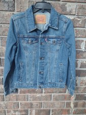 NWT Levi  s Type lll Blue Denim Trucker Jacket Boys Large 12-13 yrs Pockets Logo