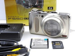 デジタルカメラ FUJIFILM FinePix F550EXR シルバー FUJIFILM FinePix F550EXR シルバー FUJIFILM FinePix F550EXR ホワイト