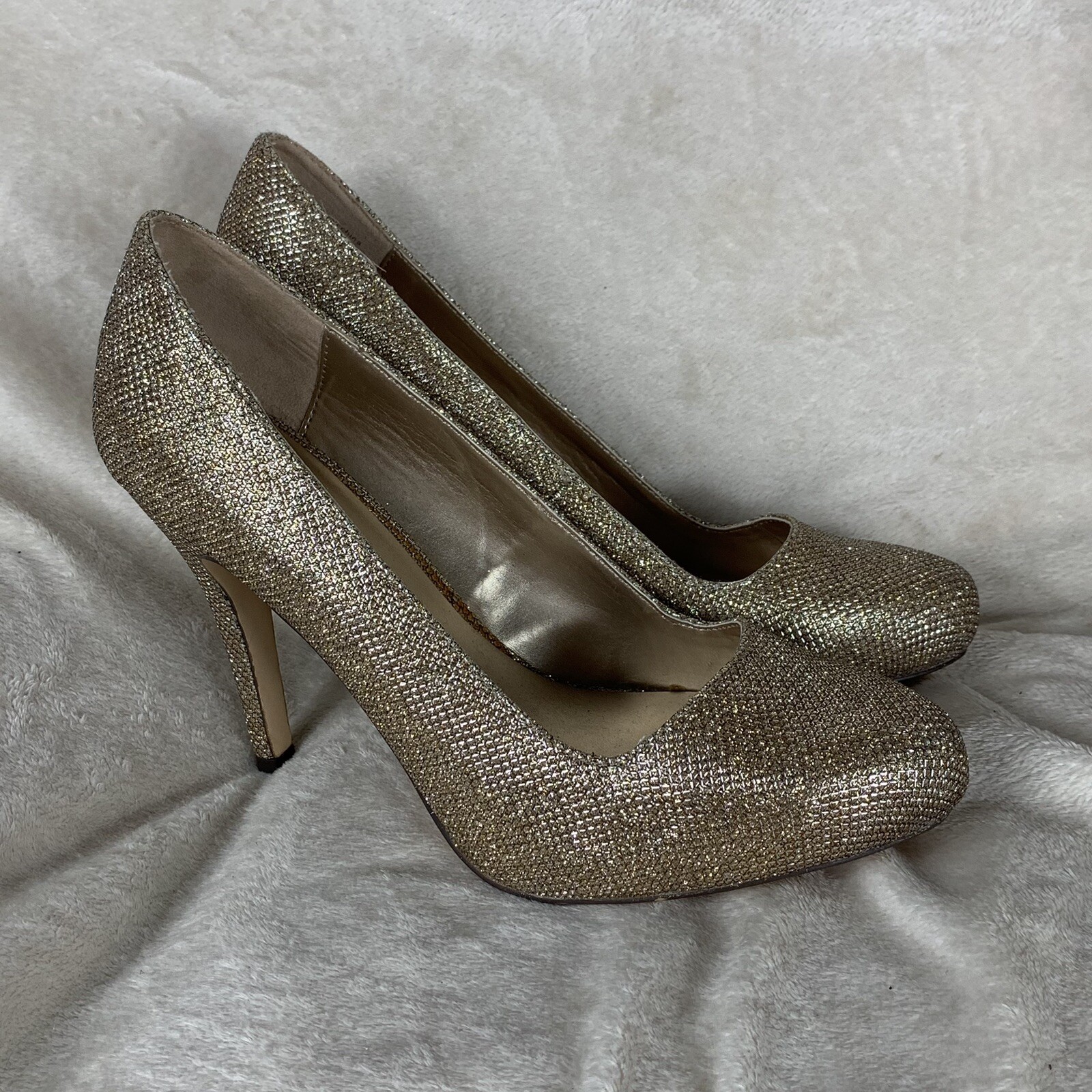 Call It Spring Womens Gold Glitter Pumps Size 8.5 4 Inch Heels VGC