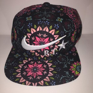 خضار riccardo tisci nike cap 