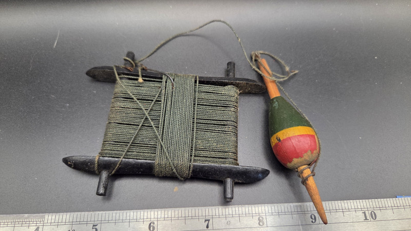 995    Vintage Old Stock Hand held Fishing Line/ Wood Bobber on Winder