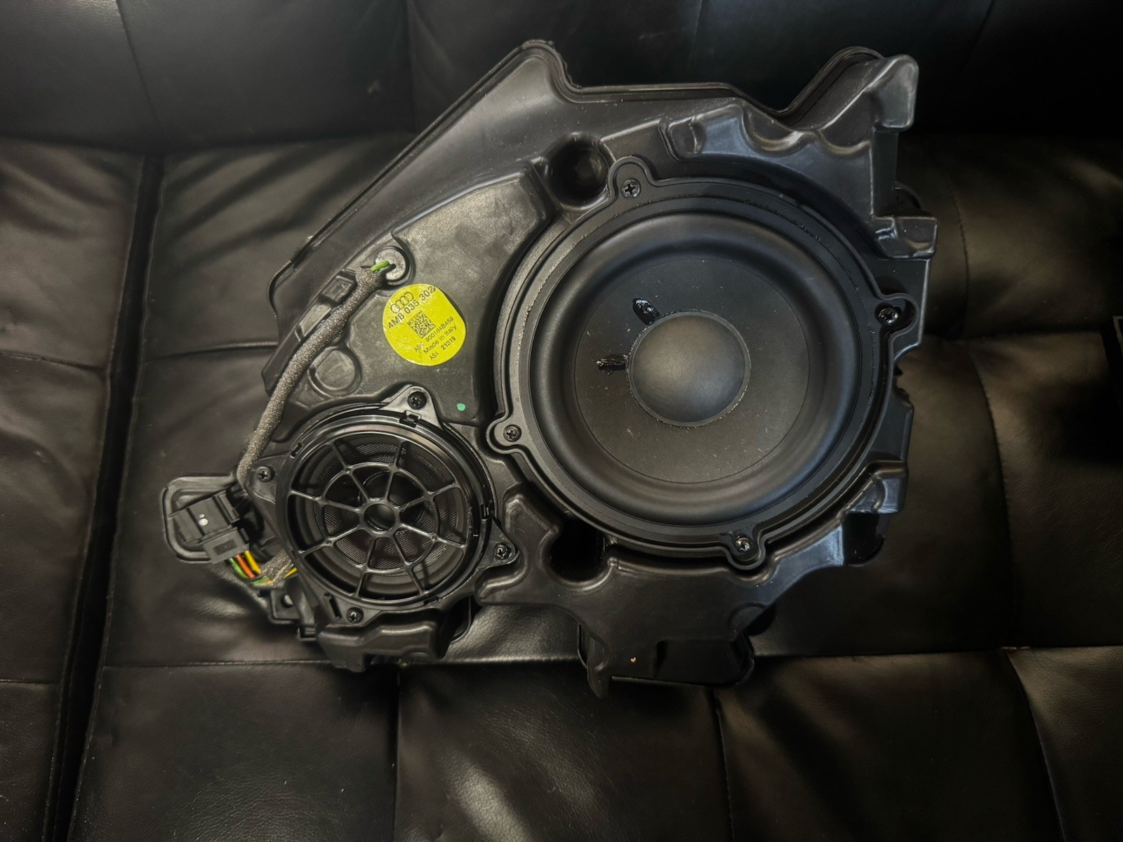 Lamborghini Urus 2023 REAR+RIGHT Speaker P/N 4M8035302