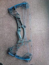Hoyt Helix compound bow with Avalon bow bag. 30 - 40lbs . Right hand