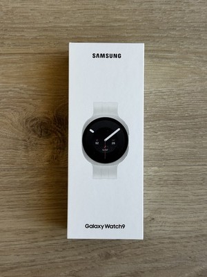 New Samsung Galaxy Watch 9 (SM-L340) 40mm White Cream Bluetooth Wi-Fi Smartwatch