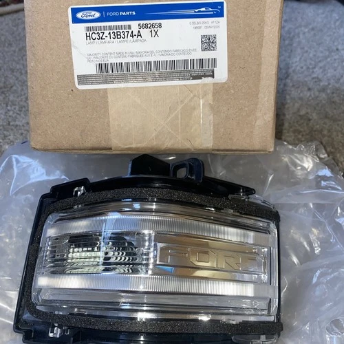 OEM Driver-Side Mirror Signal Light – 2017–2022 Ford F-250/F-350 (HC3Z-13B374-A)