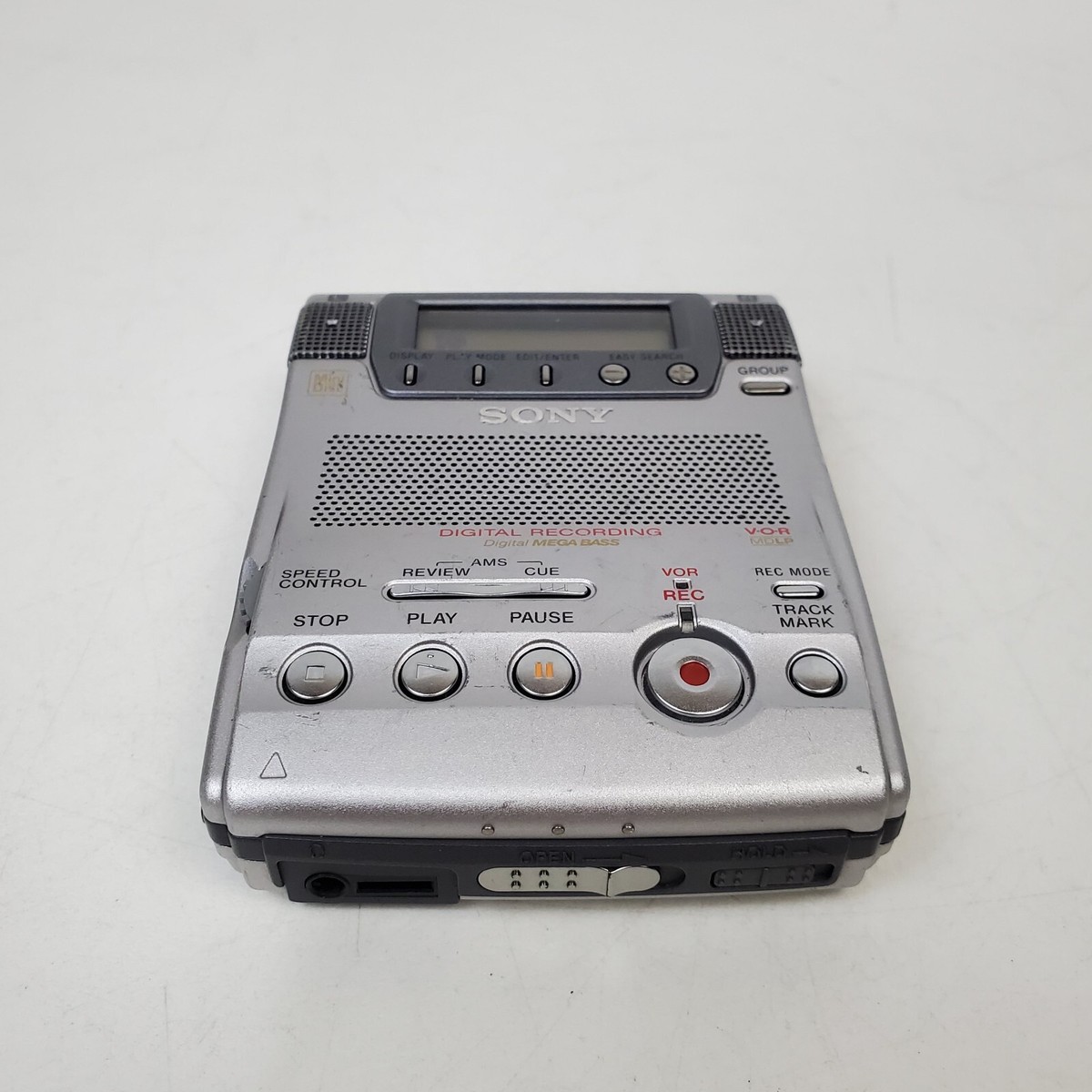 Sony MZ-B100 MiniDisc Portable Player Stereo Recorder Silver