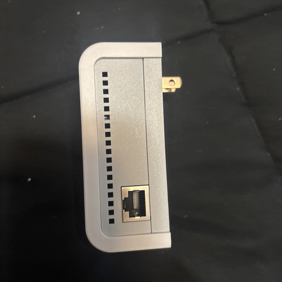 Netgear XET1001 White 85Mbps Wall-Plugged Ethernet Network Adapter - Image 2 of 4