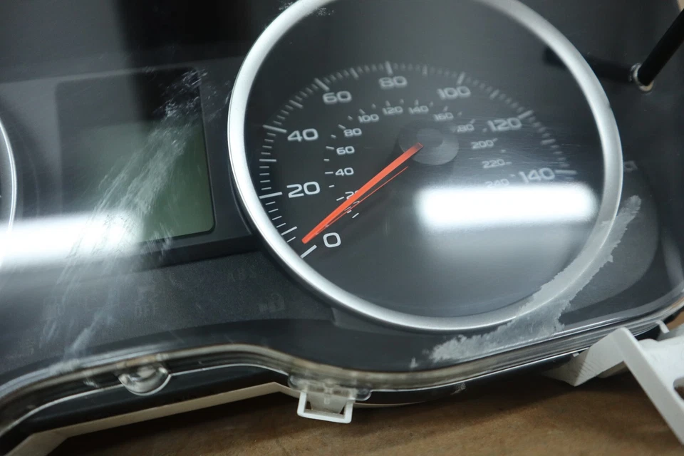 Conjunto de velocímetro de cabezal de instrumento Subaru Forester 2016 fabricante de equipos originales sin usar millas Foto 4 de 4