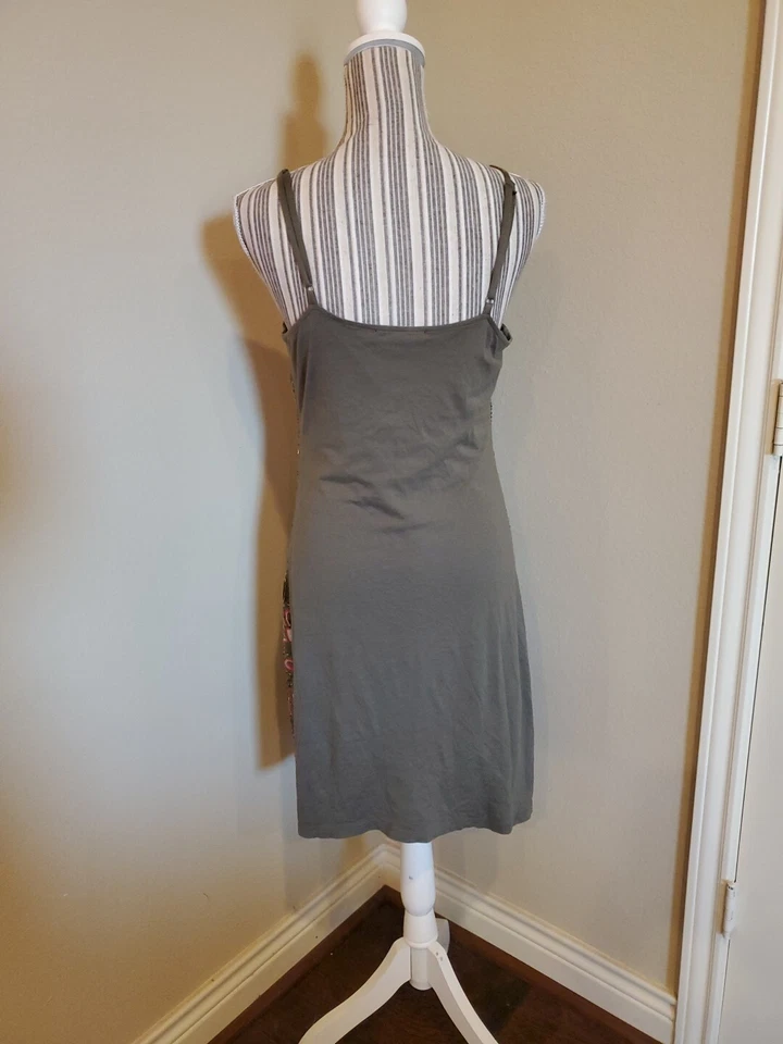 Vestido INC International Concepts floral bordado com miçangas forrado rosa verde tamanho M - Imagem 2 de 4