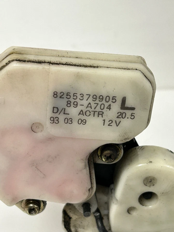 Actuador de cerradura de puerta trasera izquierda Nissan Altima Stanza 1993-1995 82553-79905 (F1) Foto 4 de 4