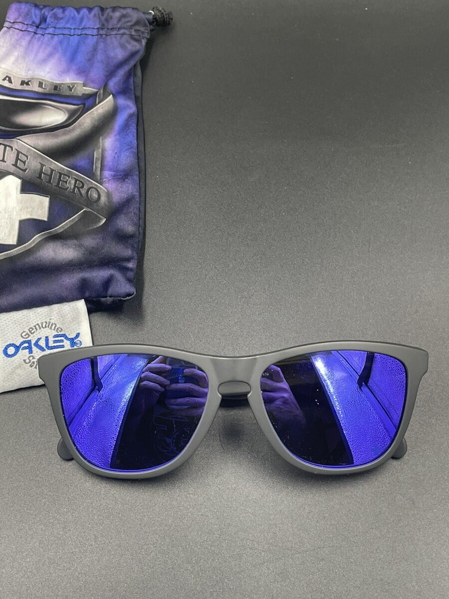 Oakley Infinite Hero Frogskin Carbon w/ Violet Iridium Oakley Infinite Hero Frogskin Carbon w/ Violet Iridium