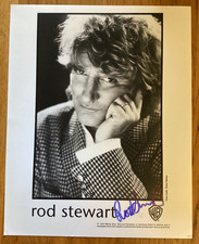 ROD STEWART AUTOGRAPHED 8x10 WARNER BROS. PROMO B&W 1993 PHOTO ROCKER SIGNS!!
