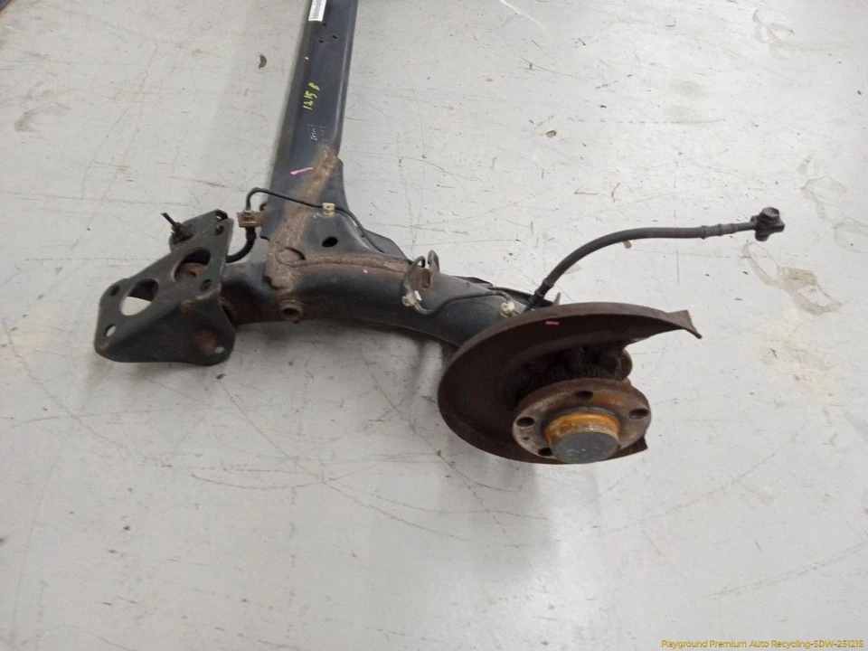 Volkswagen VW Beetle Rear Beam Axle Assembly Fits 2006 2007 2008 2009 2010 06 07 Foto 3 de 4