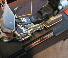 Road Signature 1/10 Scale Diecast - Honda Gold Wing -  Silver 👀💪