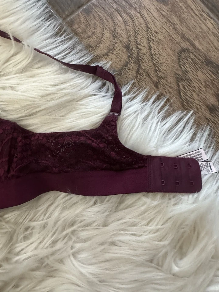 Sexy Sujetador Victoria's Secret 34B Forrado Sin Alambres Granate Encaje Dorado Logo Foto 2 de 4