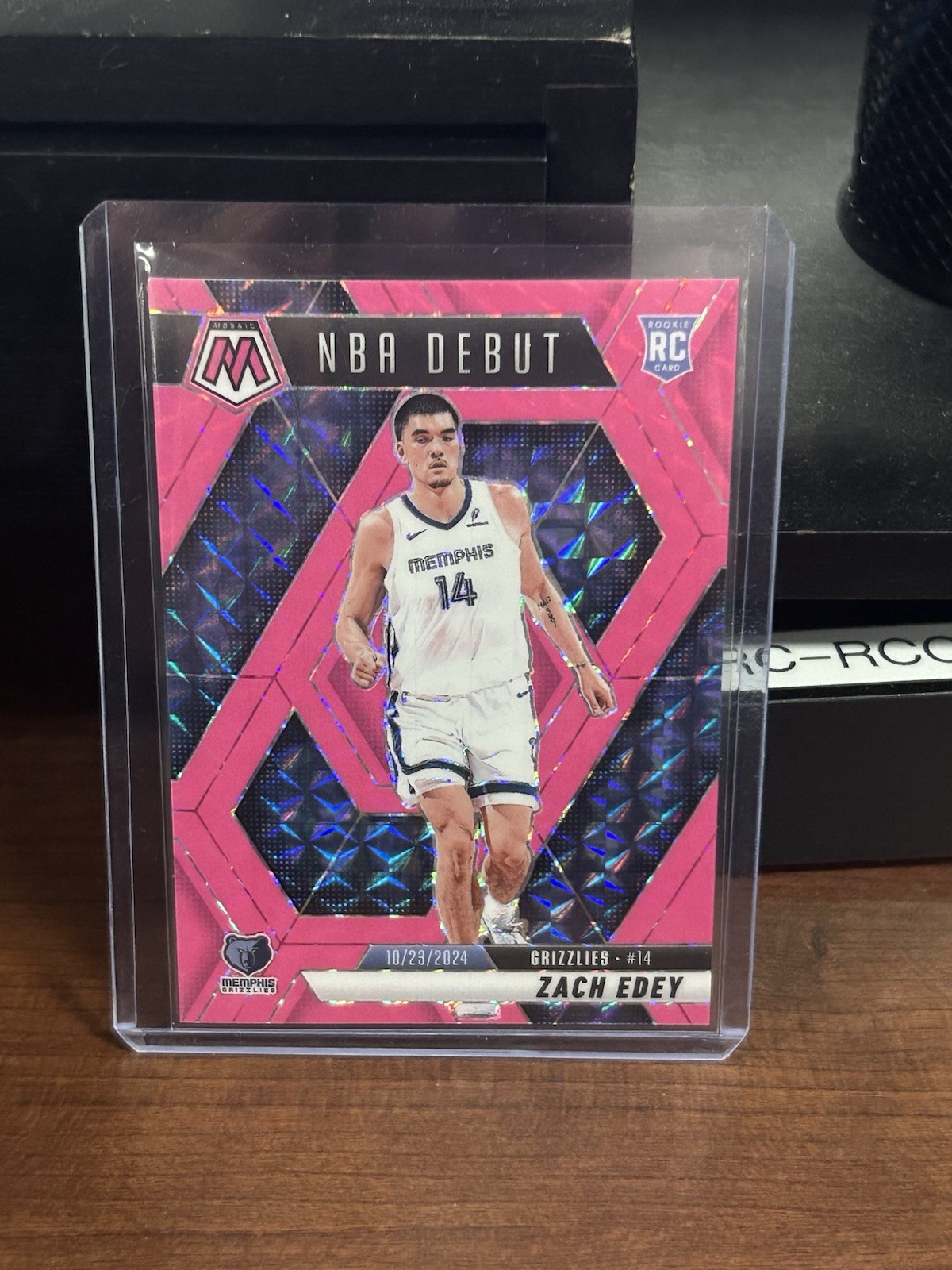 2024-25 Panini Mosaic Zach Edey NBA Debut Pink Fluorescent Mosaic RC 9/10