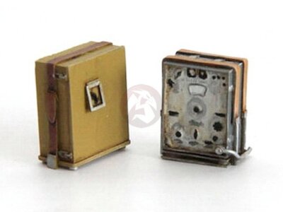 Plus Model 1/35 15 W.S.E.b German Radio Station w/Accumulator 1942 Early EL020