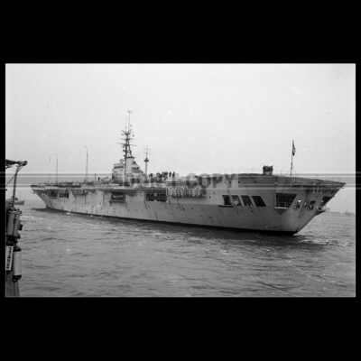 Photo B.002024 HNLMS KAREL DOORMAN R81 EX-HMS VENERABLE R63 AIRCRAFT CARRIER