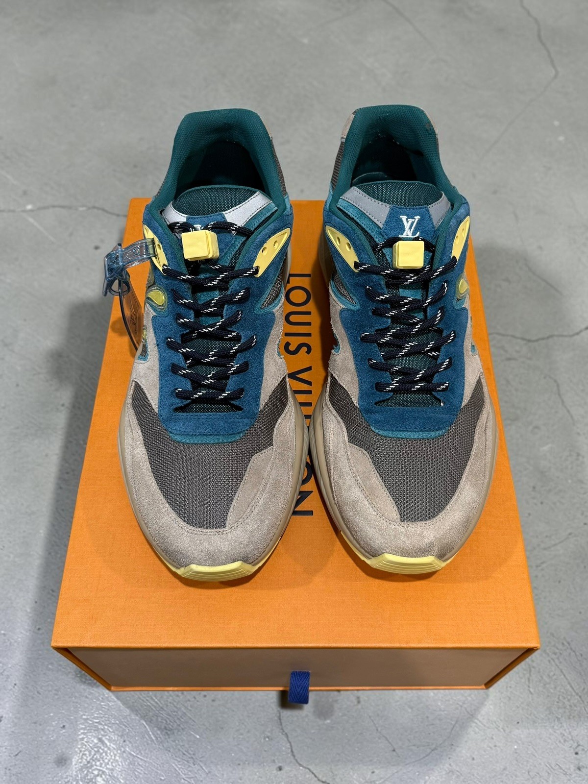 LV Louis Vuitton Trail Sneaker blue beige yellow size 9 pre-owned image 6