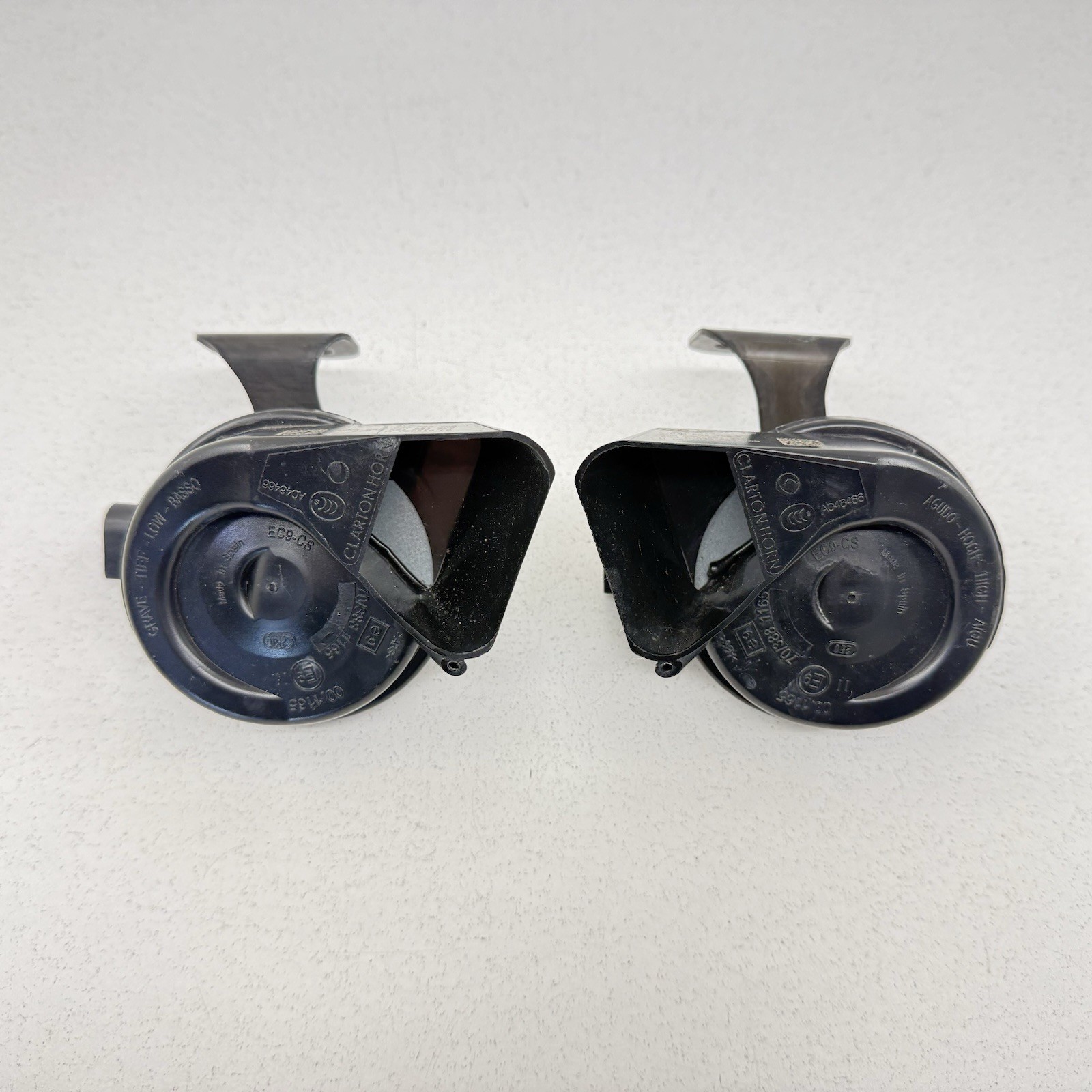 17-23 Audi R8 Low High Note Pitch Tone Horn Siren Alarm Signal Pair OEM