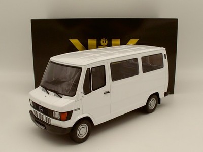 KK-Scale 1:18 1988 Mercedes-Benz 208D Bus weiß KKDC180291 *NEU & OVP*