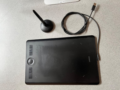 WACOM INTUOS PRO M / PTH-660 / Grafiktablett , schwarz, technisch einwandfrei
