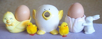 Vintage Tumbleweed Pottery  Chick  Egg Yolk Seperator & Two Eggcups.