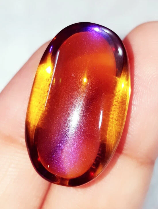 Gema certificada de piedras preciosas sueltas de ópalo sintético negro y dorado australiano de 30,24 quilates Foto 2 de 4