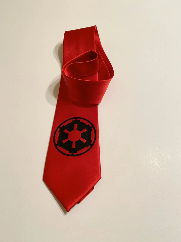 Corbata divertida, imperial, fresca y elegante, corbata roja, imperio Foto 3 de 3