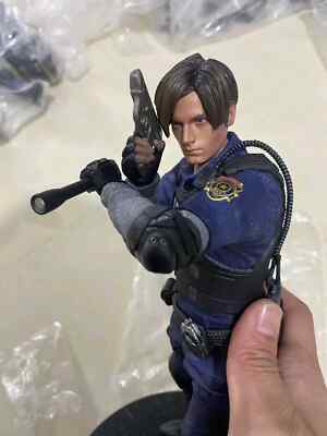 Game Resident Evil 2 Leon Scott Kennedy 32cm Scale PVC Figure