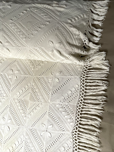 Vintage Hand Crocheted Bedspread Twin Size Diamond Pattern with Floret & Fringe - Picture 4 of 13