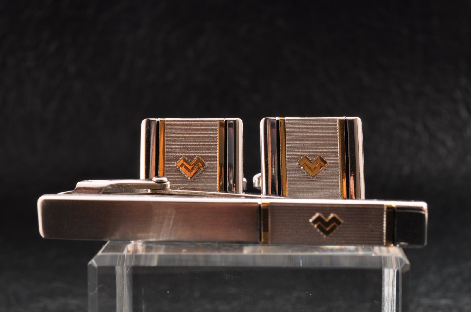 Near mint tie pins and  cufflinks "Mario valentino" gold and silver color case. thumbnail 3