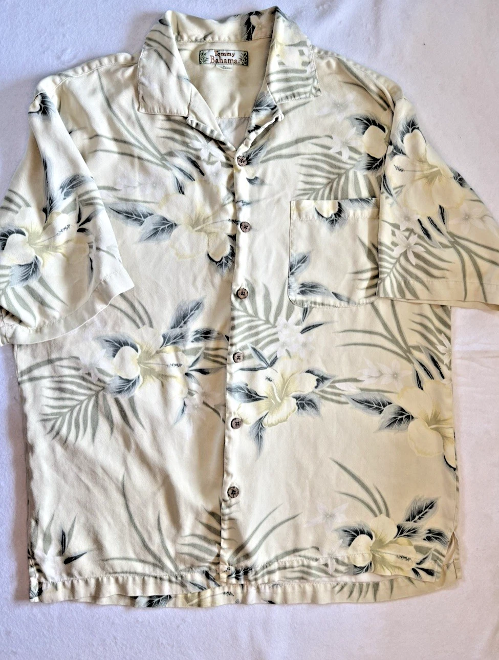 Tommy Bahama yellow floral silk SS mens shirt Medium beach casual weekend EUC