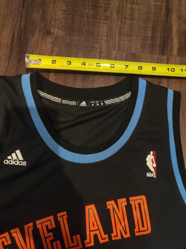 Camiseta NBA Swingman Kyrie Irving Cleveland Cavaliers Adidas Mediana M HWC Cavs #2 Foto 3 de 4