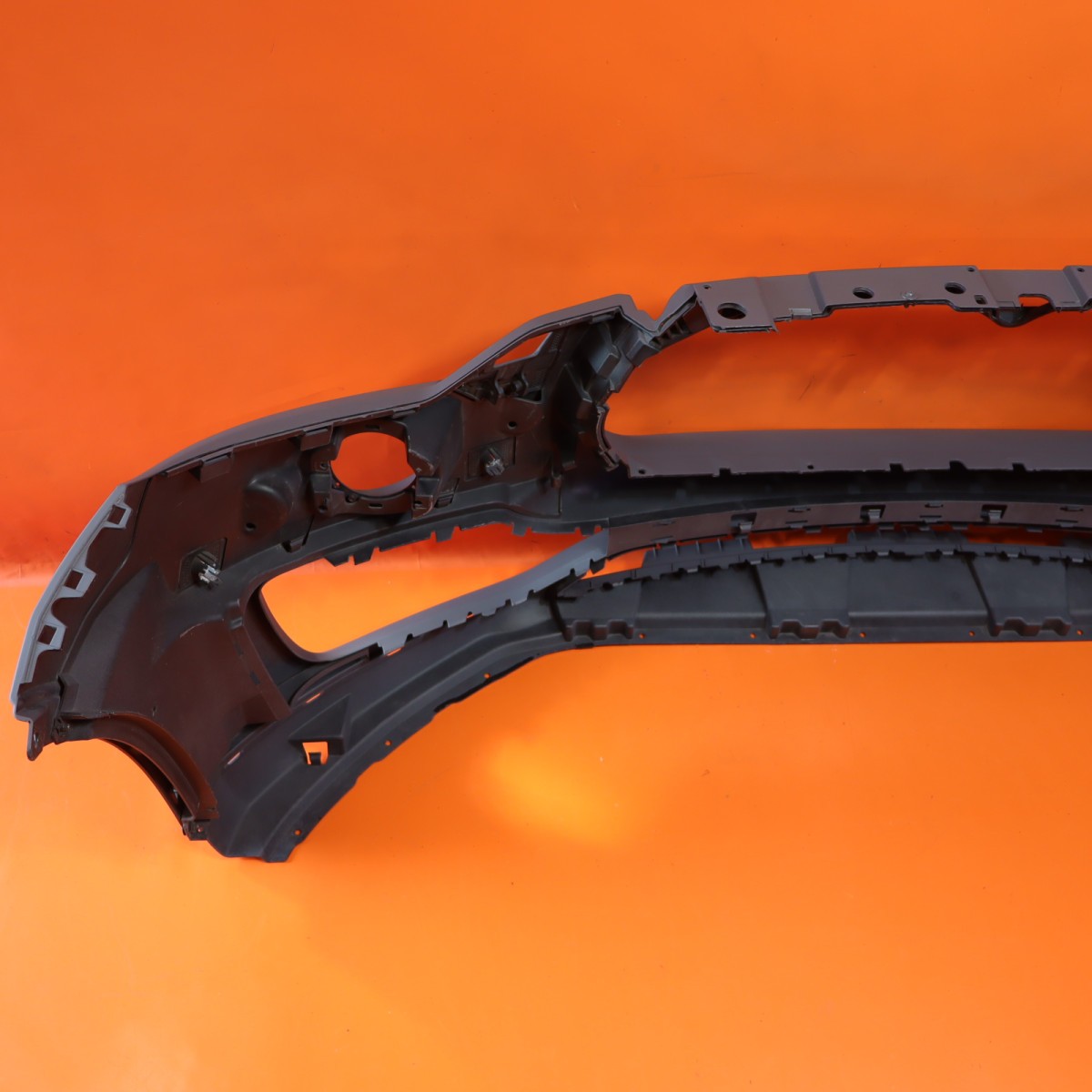 MASERATI LEVANTE FRONT BUMPER 2017 2018 2019 2020 670040752 OEM
